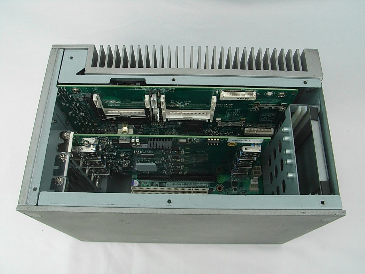 1687168825509543.jpeg 4U无风扇嵌入式工控机